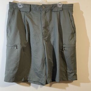 IZOD Men's Golf Cargo Shorts Size 34 Gray Performance Stretch Zip Pockets‎